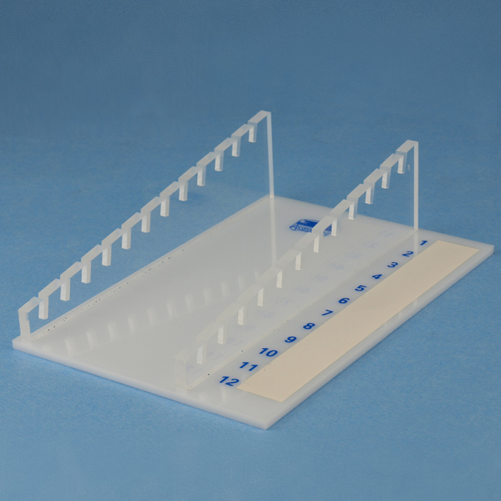 Ablagegestell aus Plexiglas