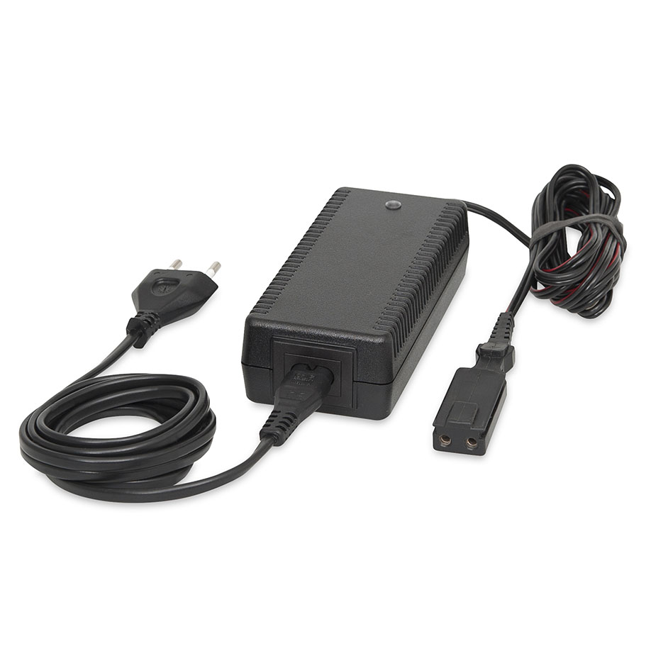 Netz- und Ladegerät für 100 bis 240 V
