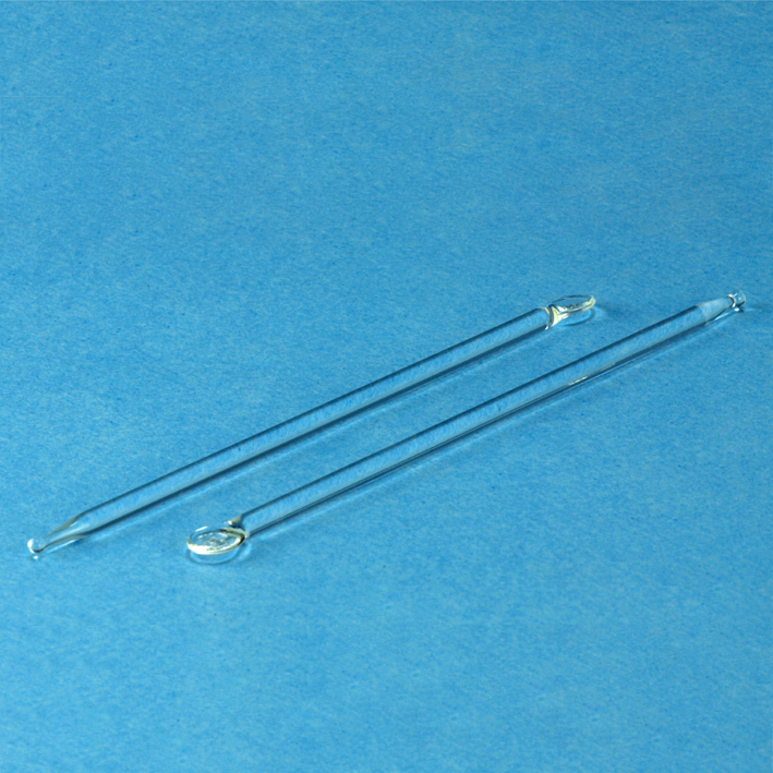 Augensalbenstäbchen mit Knopf